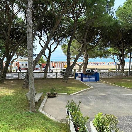 Blu Residence Lignano Sabbiadoro Bagian luar foto
