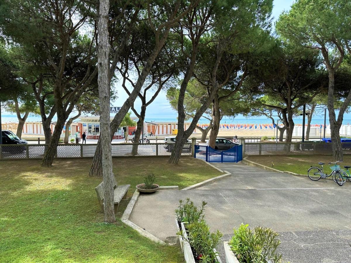 Blu Residence Lignano Sabbiadoro Bagian luar foto